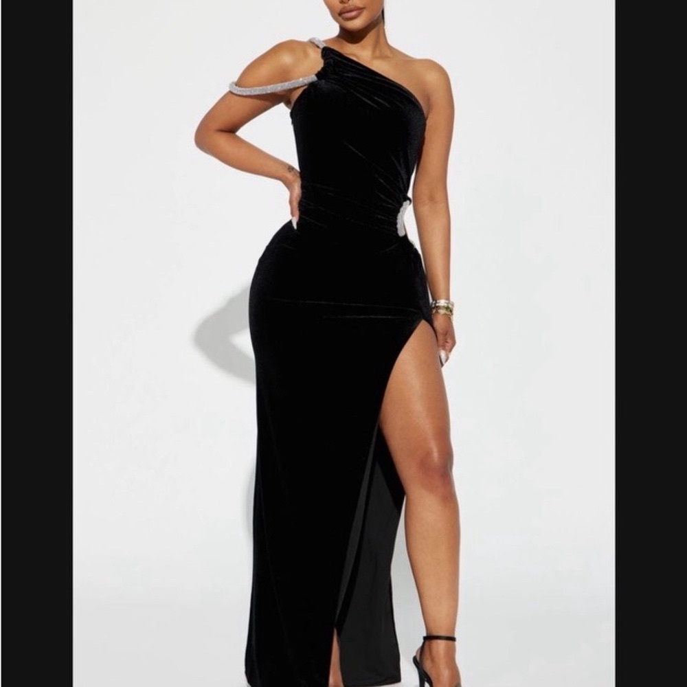 Black Asymmetrical One-Shoulder Cocktail Dress